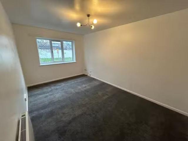 Cheap 1 BA 1 bedroom flat for rent in Briar Court, Baptist End.