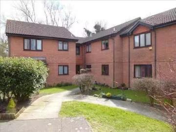 Cheap 1 BA 1 bedroom flat for rent in Brookside Close, Colches.