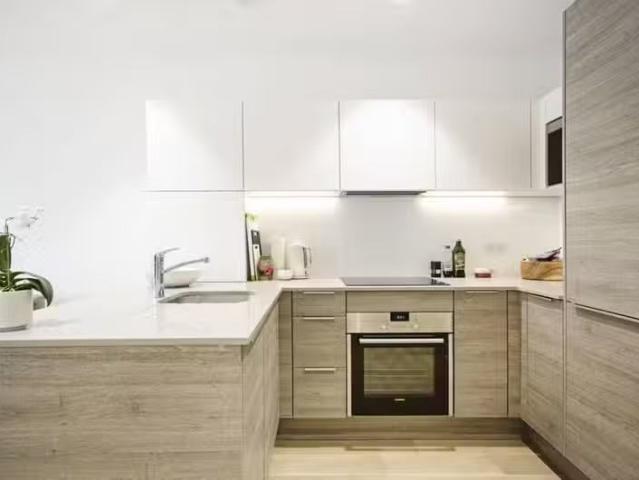 Cheap 1 BA 1 bedroom flat for rent in Kingsland Road, Dalston.