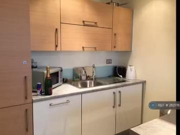 Rental! 1 BA 1 bedroom flat for rent in High Road, London, E15