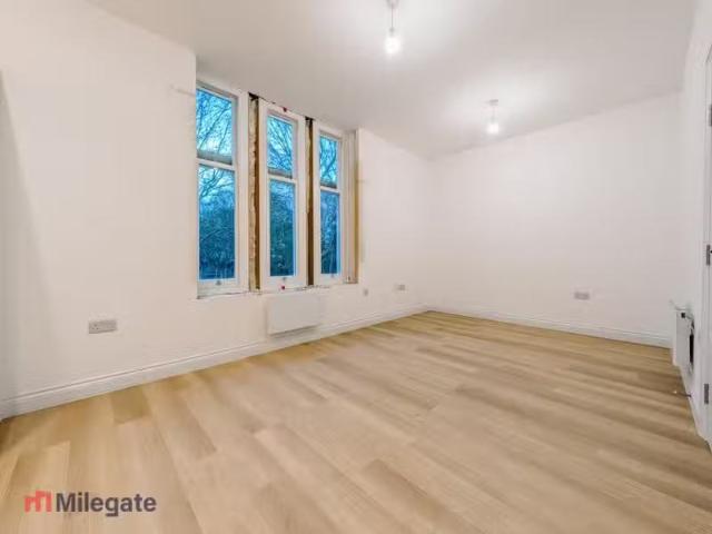 Cozy 1 BA 1 bedroom flat for rent in High Street, Beckenham, BR3