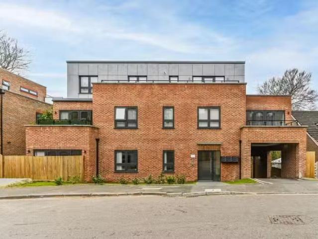 Rental! 1 BA 1 bedroom flat for rent in More Close, Croydon, P.