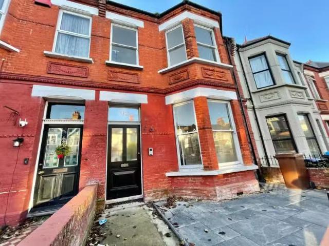 Deal! 1 BA 1 bedroom flat for rent in Norfolk Road, Cliftonvil.