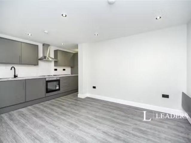 For Rent! 1 BA 1 bedroom flat for rent in South Coast Road, Pe.