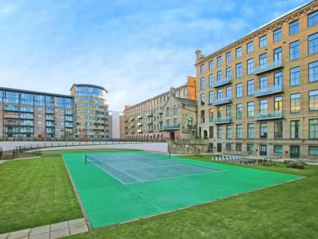 Cheap 1 BA 1 bedroom flat for rent in Victoria Mills, Salts Mi.