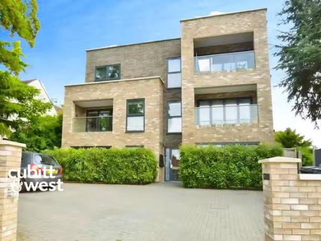 Cheap 1 BA 1 bedroom ground floor flat for rent in Grovelands.