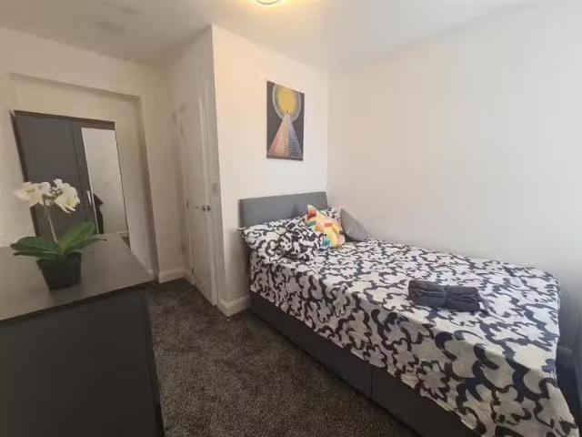 Cheap 1 BA 1 bedroom house share for rent in Other Road, Reddi.