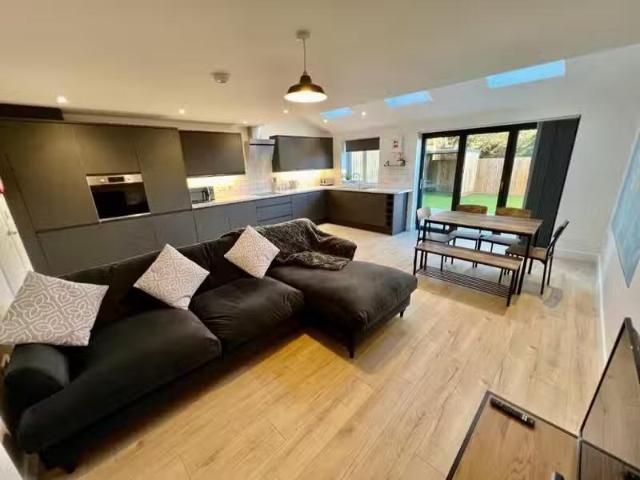 Nice 1 BA 1 bedroom house share for rent in Room 1, Portland S.