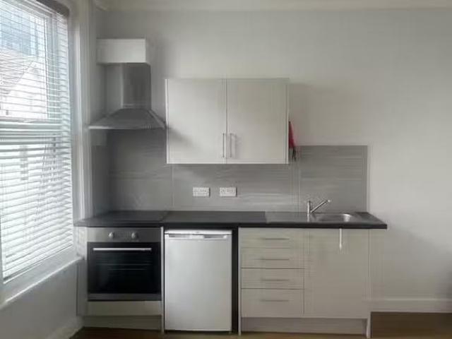 Deal! 1 BA 1 bedroom house share for rent in Tregonwell Road.