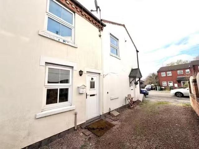Just in! 1 BA 1 bedroom semi detached house for rent in Evesha.