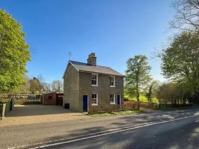 New 1 BA 1 bedroom semi detached house for rent in High Wych R.