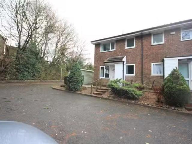 Just in! 1 BA 1 bedroom terraced house for rent in Higher Ridi.