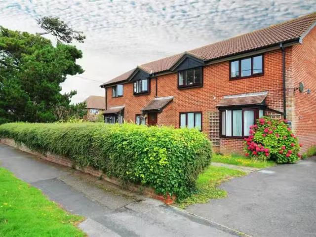 For Rent! 1 BA 2 bedroom apartment for rent in 55 Western Aven.