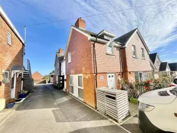Rental! 1 BA 2 bedroom apartment for rent in Wareham Road, Lyt.
