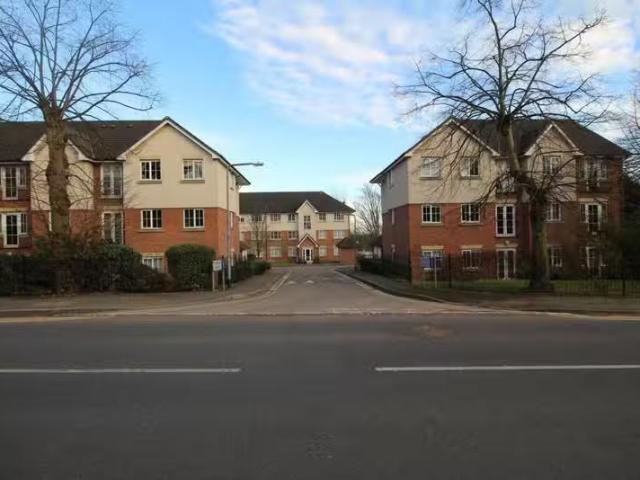 Charming 1 BA 2 bedroom apartment for rent in Addison Court, E.