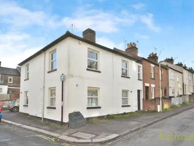 For Rent! 1 BA 2 bedroom apartment for rent in Bartholomew Roa.