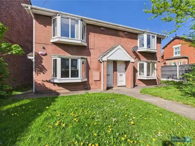 Nice 1 BA 2 bedroom apartment for rent in Bentley Road, Doncas.