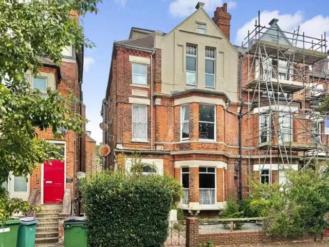 Rental! 1 BA 2 bedroom apartment for rent in Bouverie Road Wes.