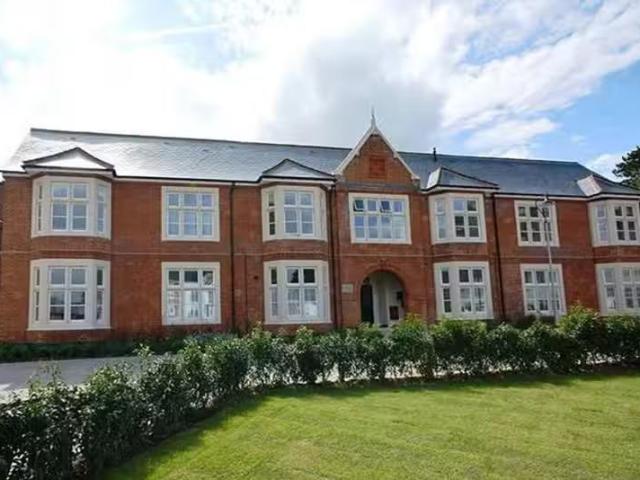 For Rent! 1 BA 2 bedroom apartment for rent in Grace Bartlett.