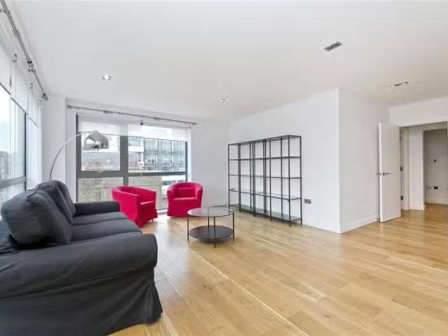 Nice 1 BA 2 bedroom apartment for rent in Kingsland Road, Dals.