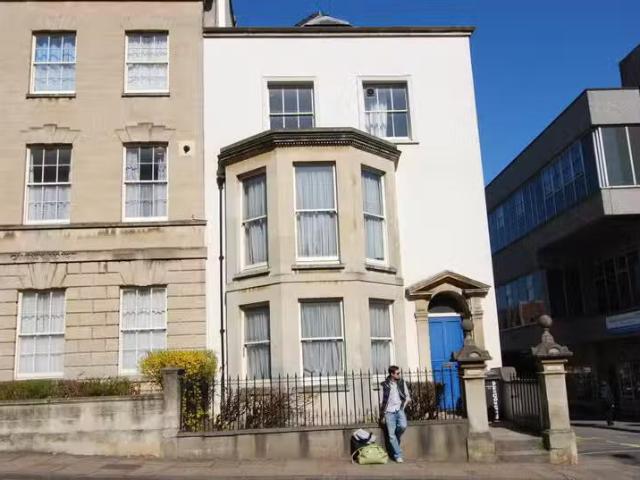 Rental! 1 BA 2 bedroom apartment for rent in St Michaels Hill.