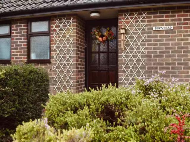 Unique 1 BA 2 bedroom detached bungalow for rent in Pitts Orch.