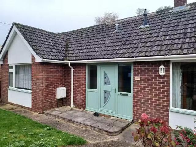Charming 1 BA 2 bedroom detached bungalow for rent in Torbay C.
