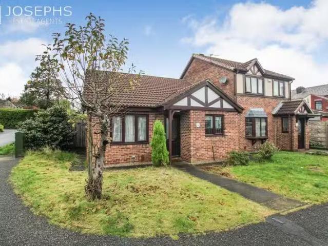 Rental! 1 BA 2 bedroom detached bungalow for rent in Warwick G.