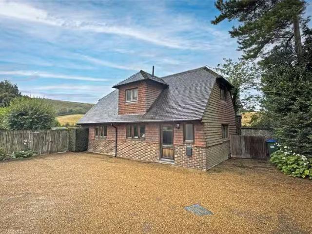 Deal! 1 BA 2 bedroom detached house for rent in Westmeston, Ea.