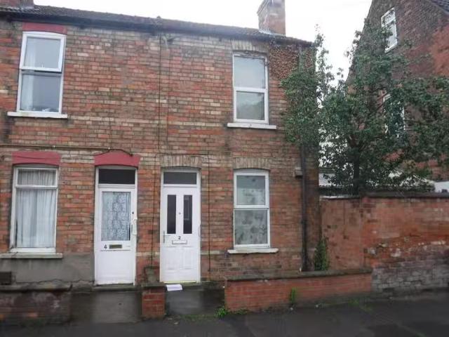 Charming 1 BA 2 bedroom end of terrace house for rent in Beauf.