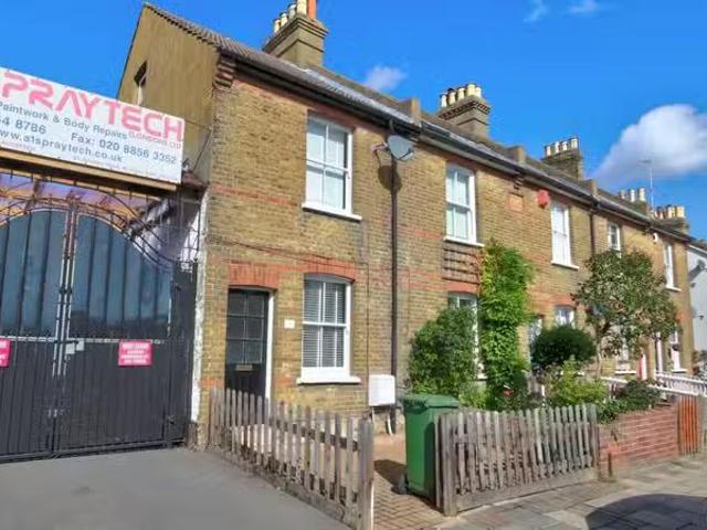 Rental! 1 BA 2 bedroom end of terrace house for rent in Johnso.