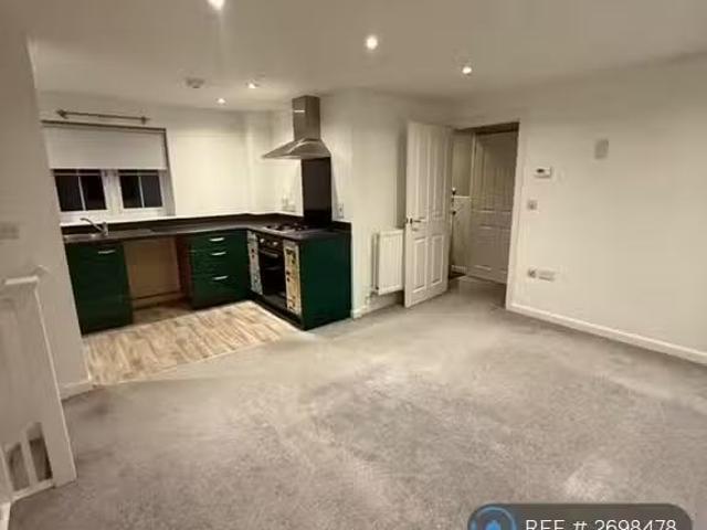 Nice 1 BA 2 bedroom end of terrace house for rent in Westview.