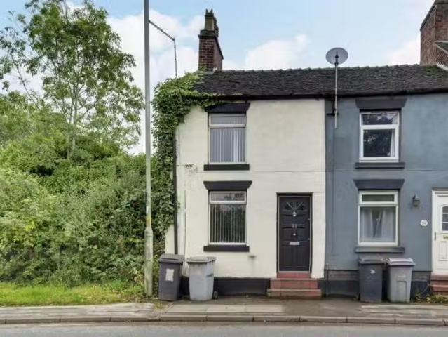 Cheap 1 BA 2 bedroom end of terrace house for rent in Willow S.