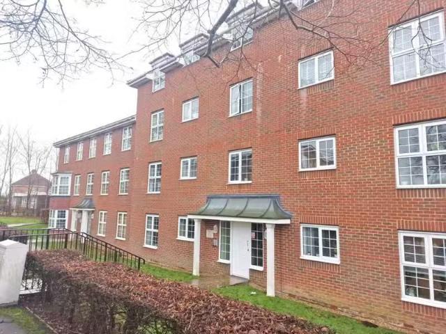 Cheap 1 BA 2 bedroom flat for rent in Cole Green Lane, WELWYN.