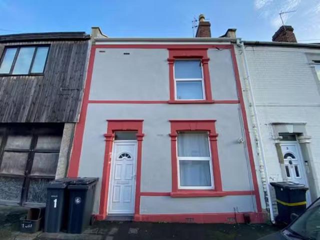 Nice 1 BA 2 bedroom flat for rent in Compton Street, Bristol.