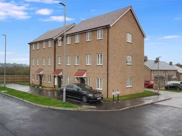 Cozy 1 BA 2 bedroom flat for rent in Cornfield Drive, Gravesen.