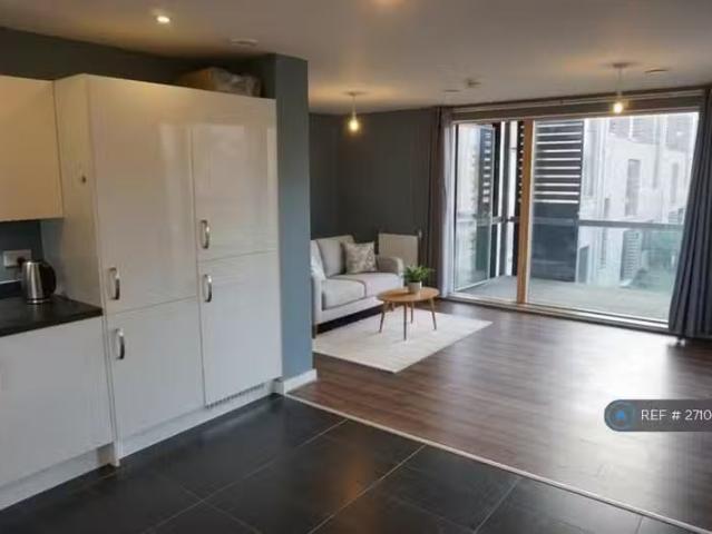 Deal! 1 BA 2 bedroom flat for rent in Cornwell Road, Trumpingt.