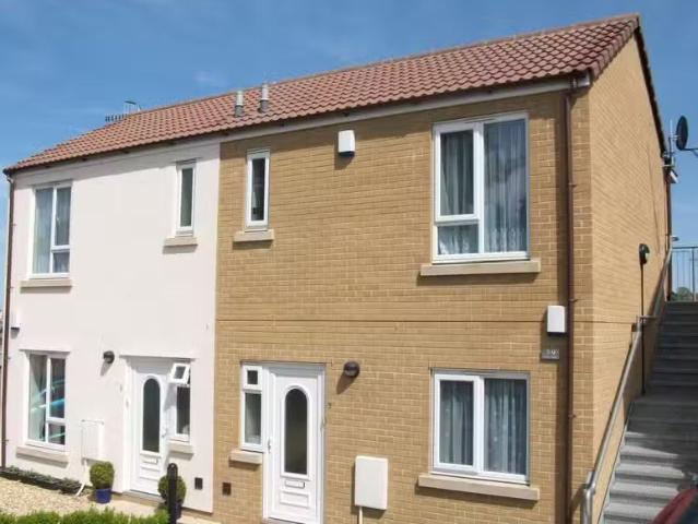 Charming 1 BA 2 bedroom flat for rent in City View, Headley La.