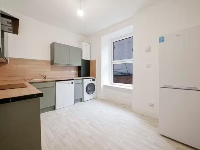 Just in! 1 BA 2 bedroom flat for rent in Cleghorn Street, Dund.