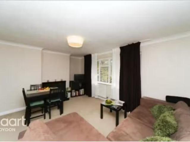 Just in! 1 BA 2 bedroom flat for rent in Clement Close, Purley.