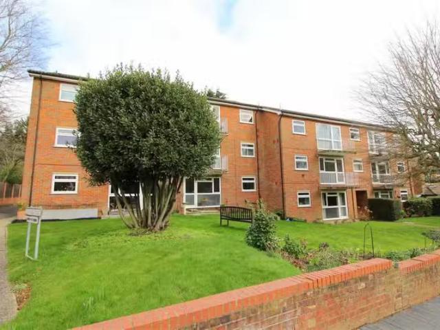 Just in! 1 BA 2 bedroom flat for rent in Avenue Road, St. Alba.