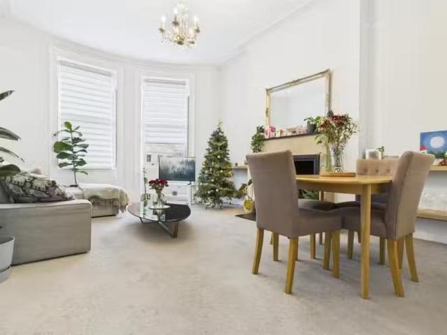 Cheap 1 BA 2 bedroom flat for rent in Brunswick Place, Hove, BN3