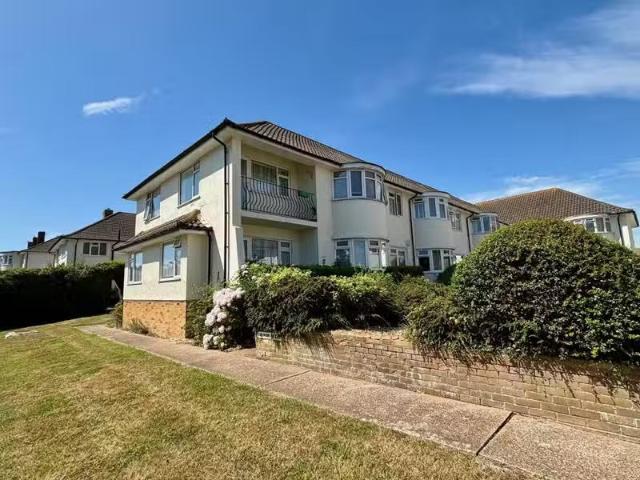 Unique 1 BA 2 bedroom flat for rent in Eastbourne Road, Eastbo.