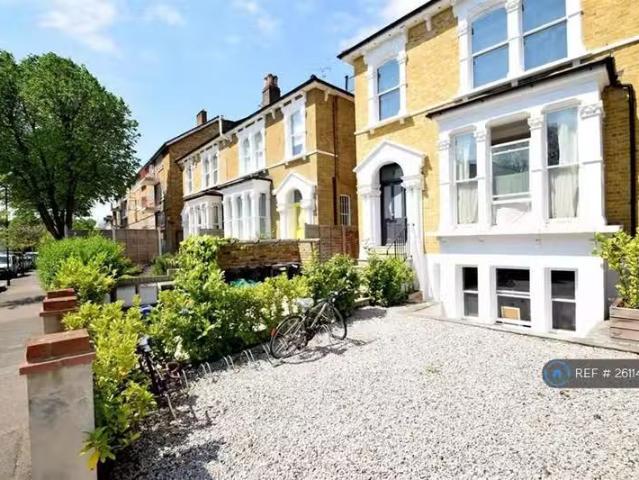Just in! 1 BA 2 bedroom flat for rent in Evering Road, London.
