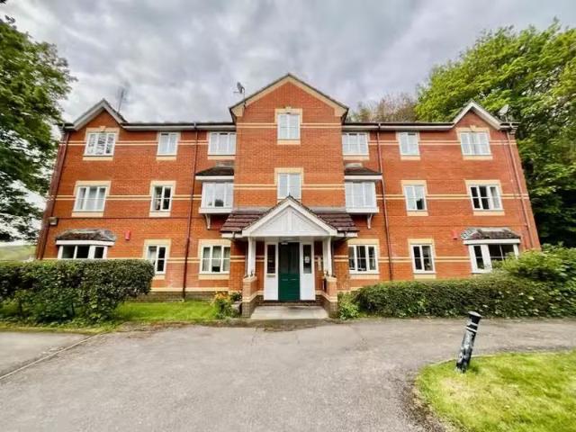 For Rent! 1 BA 2 bedroom flat for rent in Fox Close, St. Annes.