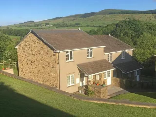 Just in! 1 BA 2 bedroom flat for rent in Haw Bank Court, Skipt.