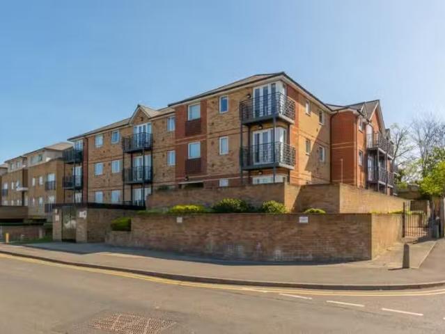 New 1 BA 2 bedroom flat for rent in Old Watford Road, Bricket.