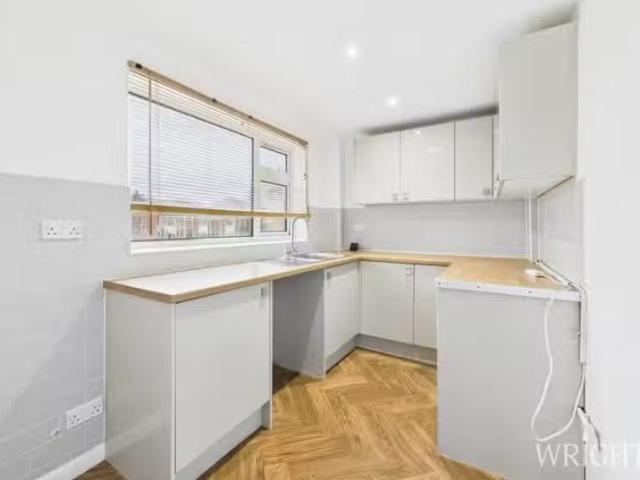 Cheap 1 BA 2 bedroom flat for rent in Millwards, Hatfield, AL10