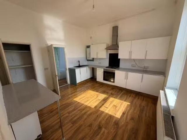 Rental! 1 BA 2 bedroom flat for rent in Seaforth Vale West, L2.