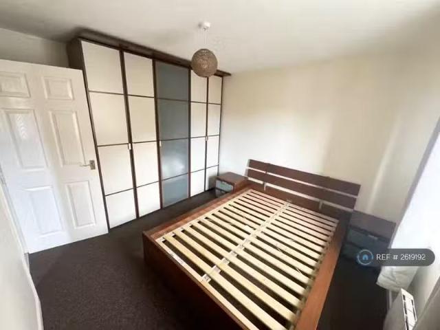 Unique 1 BA 2 bedroom flat for rent in Shearman Place, Cardiff.